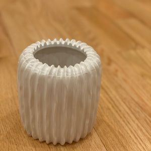 Home Decor Accent Modern Ceramic Ruffle Vase